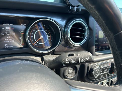 Used 2020 Jeep Wrangler Unlimited Sahara AWD/4WD image 25