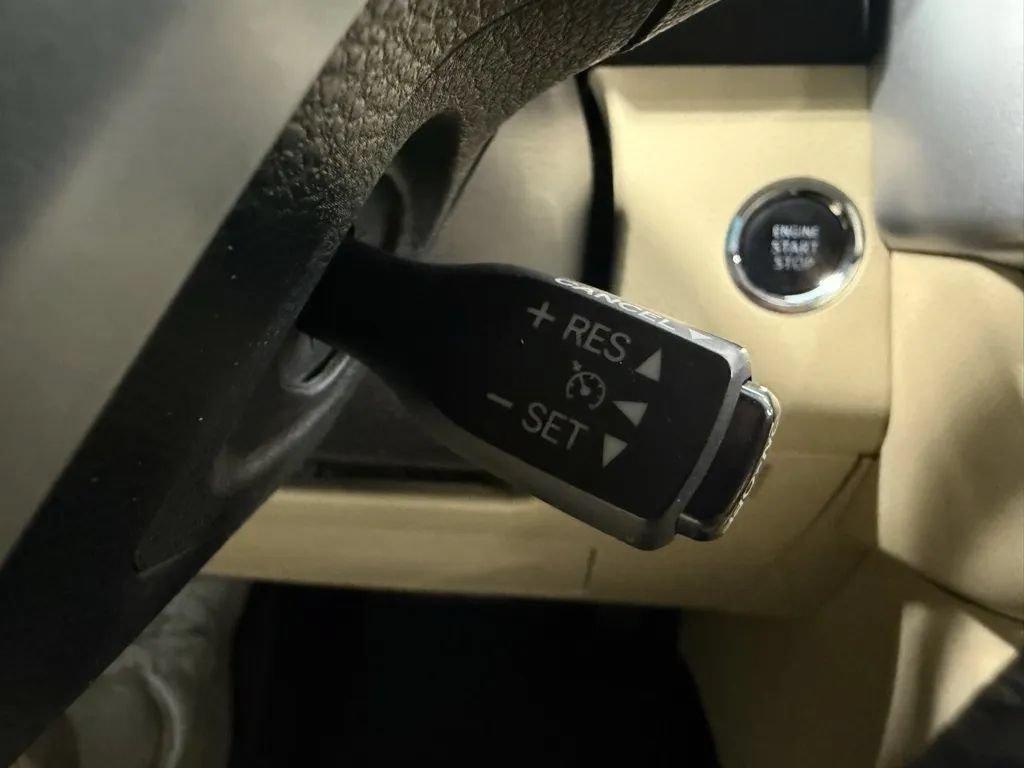 Used 2015 Toyota Highlander XLE AWD/4WD image 18