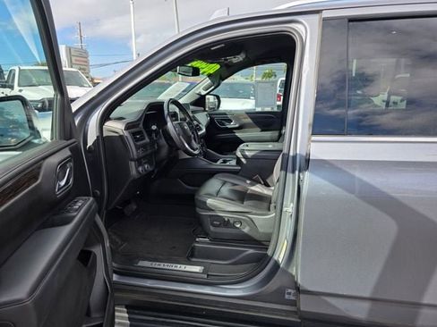 Used 2022 Chevrolet Suburban LT image 9