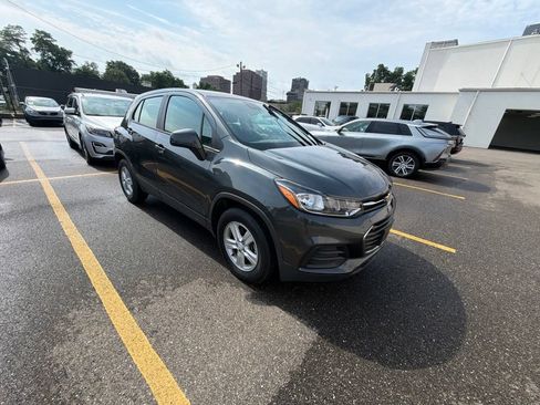 Used 2020 Chevrolet Trax LS FWD image 5