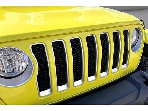 Used 2023 Jeep Wrangler Unlimited Sahara AWD/4WD image 54