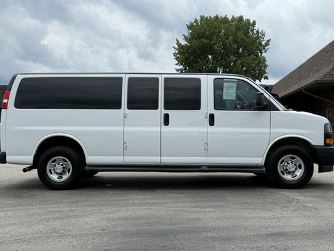 Used 2022 Chevrolet Express 3500 LS image 7