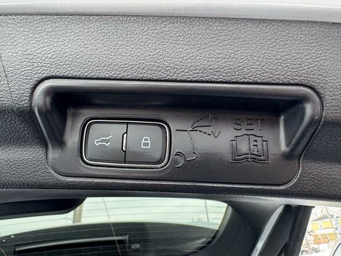 Used 2025 Ford Explorer Platinum w/ Ultimate Package image 34