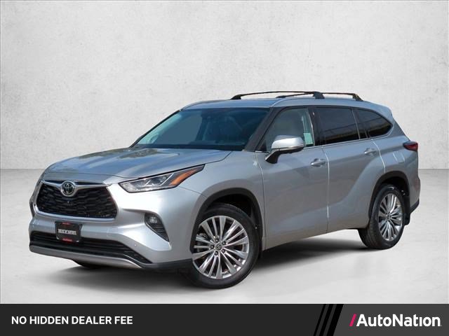Used 2023 Toyota Highlander Platinum FWD image 1