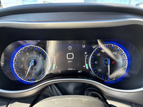 Used 2025 Chrysler Pacifica Select FWD image 17