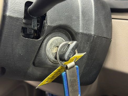 Used 2002 Nissan Frontier XE image 25