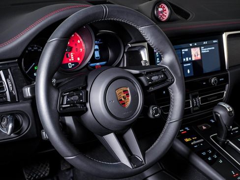 Certified 2022 Porsche Macan GTS image 18