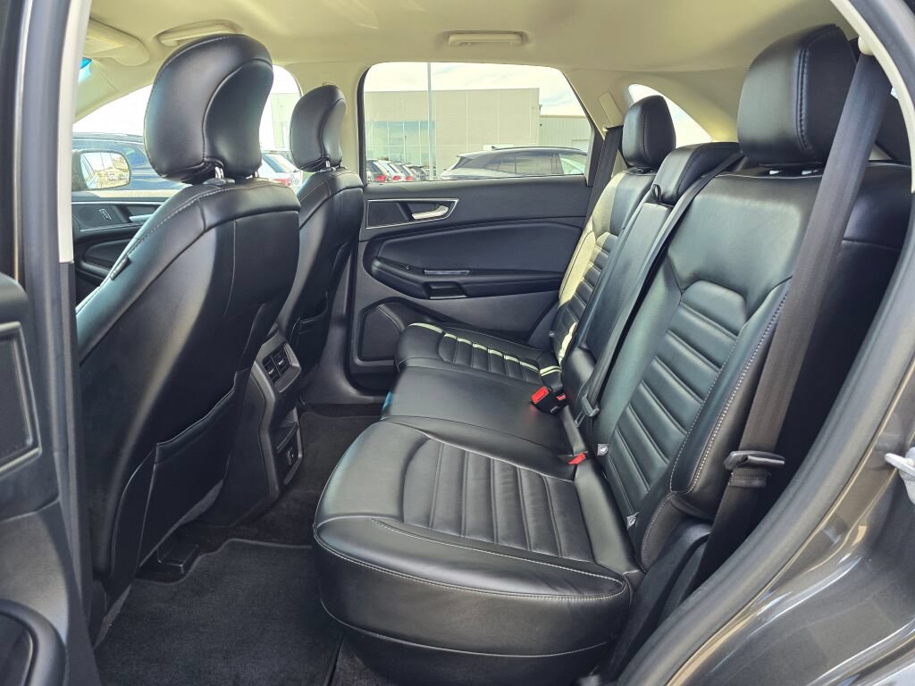 Used 2016 Ford Edge SEL w/ Equipment Group 201A AWD/4WD image 18