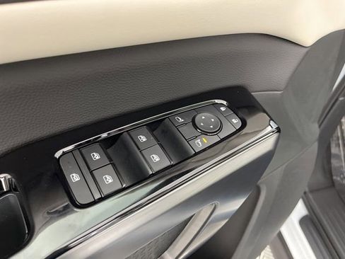 New 2026 Nissan Pathfinder SL w/ SL Premium Package AWD/4WD image 32