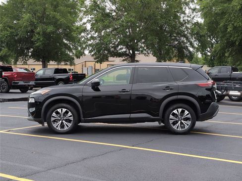 Used 2023 Nissan Rogue SV FWD image 2