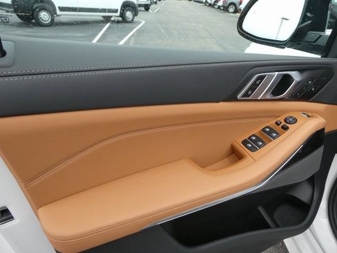 Used 2026 BMW X5 M60i image 38