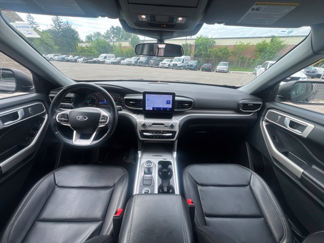 Used 2023 Ford Explorer XLT w/ Equipment Group 202A AWD/4WD image 14