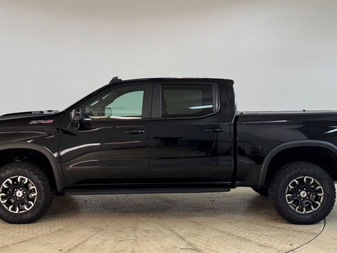 Used 2025 Chevrolet Silverado 1500 ZR2 w/ Technology Package image 2