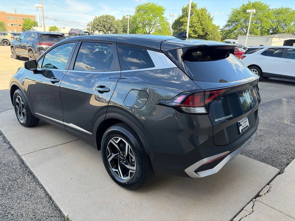 Used 2023 Kia Sportage LX AWD/4WD image 6
