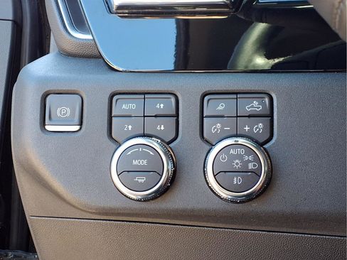 Used 2024 GMC Sierra 3500 SLT w/ SLT Premium Package AWD/4WD image 14