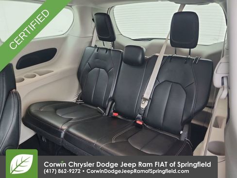 Certified 2024 Chrysler Pacifica Touring-L image 31