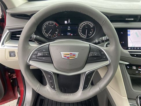 Used 2022 Cadillac XT5 Premium Luxury image 11