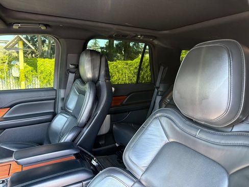 Used 2019 Lincoln Navigator Reserve AWD/4WD image 7