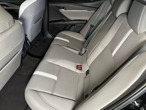 Used 2025 Toyota Camry SE w/ Convenience Package FWD image 21