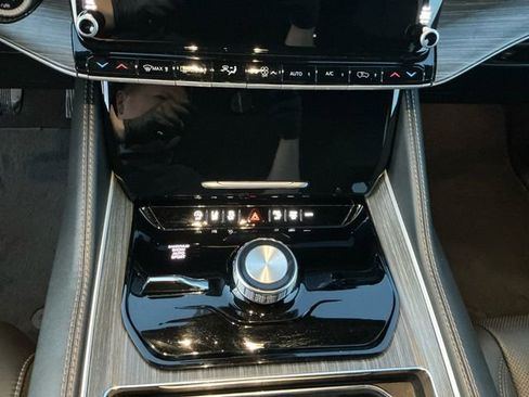 Used 2024 Jeep Wagoneer Series II AWD/4WD image 13