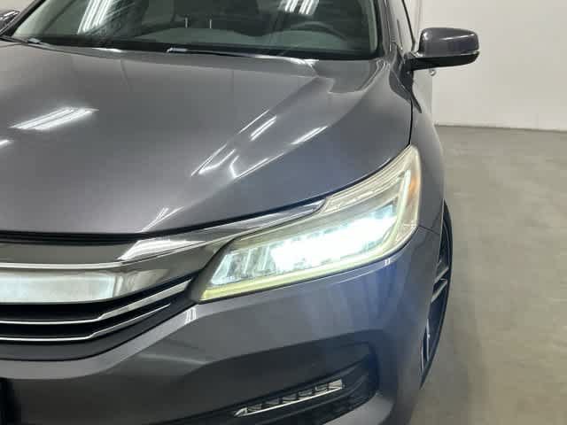 Used 2017 Honda Accord Touring image 31