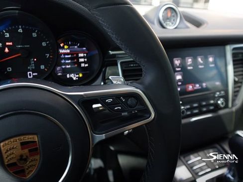 Used 2018 Porsche Macan image 33