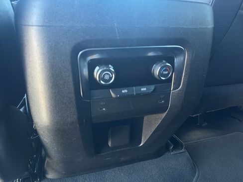 Used 2025 Chevrolet Tahoe Z71 AWD/4WD image 18
