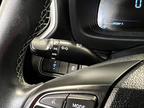 Used 2023 Hyundai Venue SEL image 31