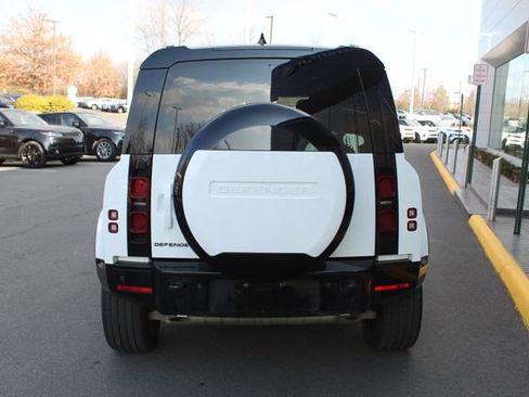 Used 2024 Land Rover Defender 110 X-Dynamic SE image 7