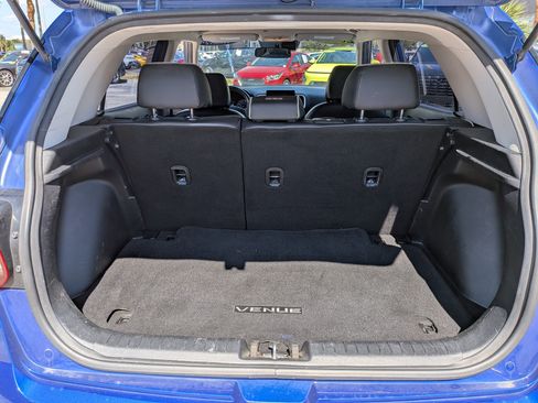 Used 2022 Hyundai Venue Limited FWD image 13