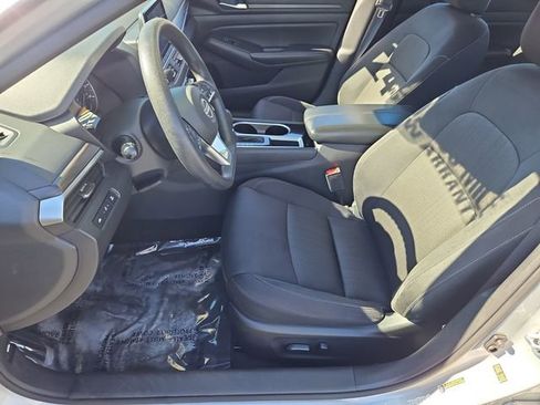 Used 2024 Nissan Altima 2.5 SV image 16