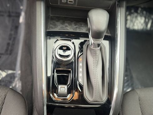 Used 2025 GMC Canyon Elevation w/ Convenience Package image 17