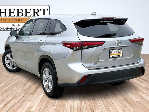 Used 2020 Toyota Highlander LE image 11