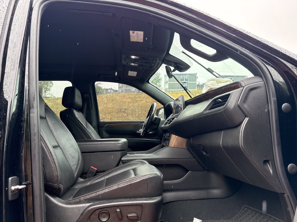Used 2021 Chevrolet Suburban High Country w/ Premium Package 2 AWD/4WD image 31