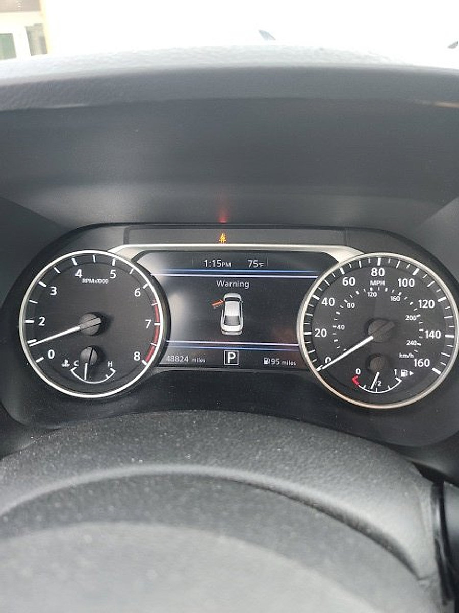 Used 2021 Nissan Sentra SR w/ SR Premium Package FWD image 3