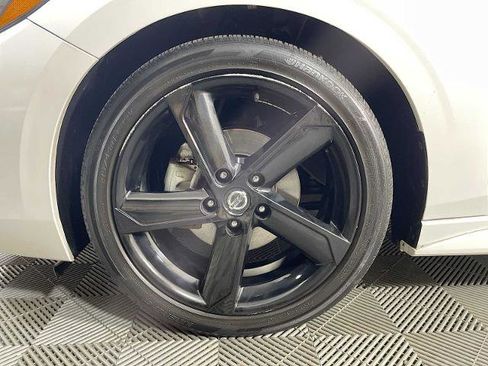 Certified 2022 Nissan Sentra SR w/ Midnight Edition image 27