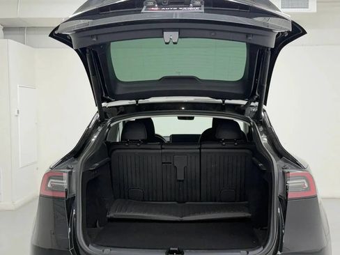 Used 2024 Tesla Model Y Long Range AWD/4WD image 37