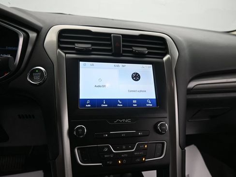 Used 2020 Ford Fusion SE FWD image 21