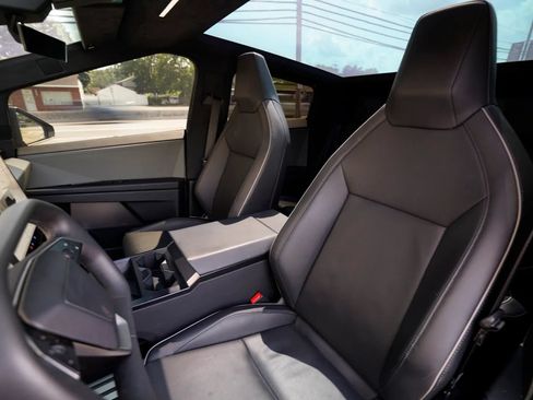 Used 2024 Tesla Cybertruck AWD Crew Cab image 27
