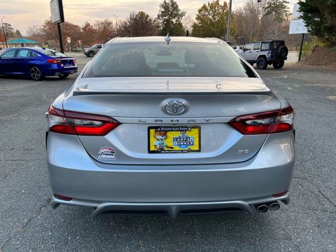 Used 2023 Toyota Camry SE image 5