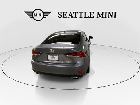 Used 2017 Lexus IS 300 AWD image 10