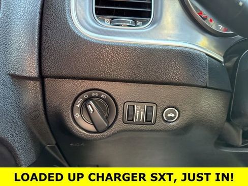 Used 2019 Dodge Charger SXT w/ Leather Interior Group image 18