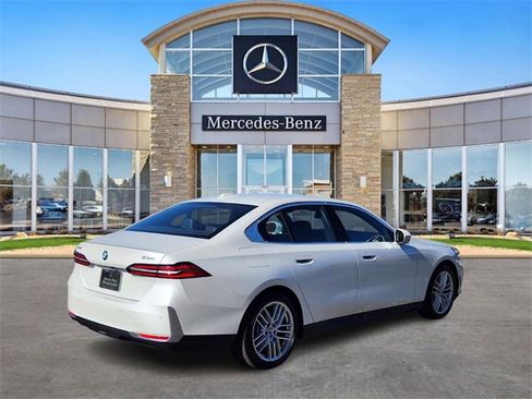 Used 2025 BMW 530i xDrive image 4