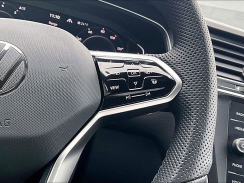 Used 2024 Volkswagen Tiguan SEL R-Line image 15