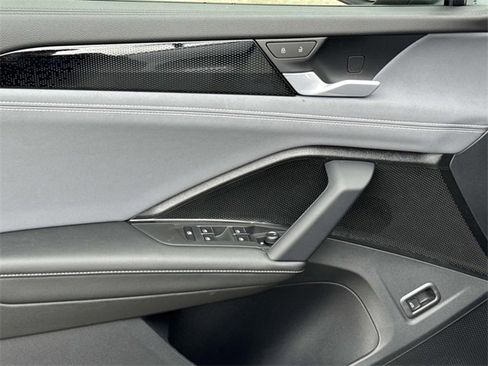 New 2026 Volkswagen Tiguan SE R-Line image 17