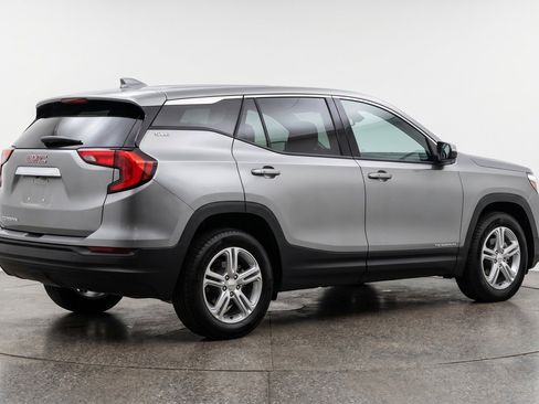 Used 2024 GMC Terrain SLE FWD image 9