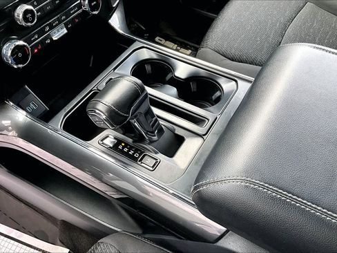 Certified 2022 Ford F150 XLT w/ Equipment Group 302A High image 17