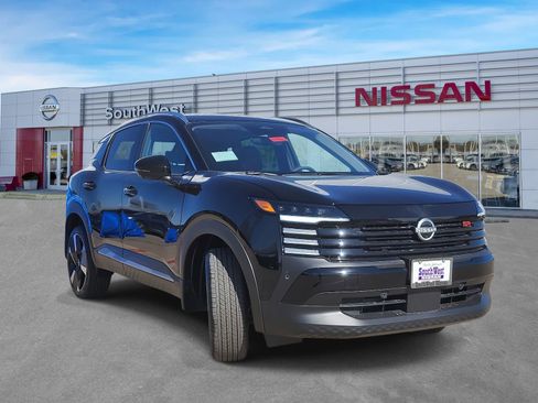 New 2026 Nissan Kicks SR image 4