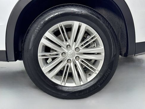 Used 2024 Mitsubishi Outlander ES AWD/4WD image 9