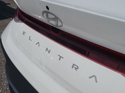 Used 2024 Hyundai Elantra SEL FWD image 18